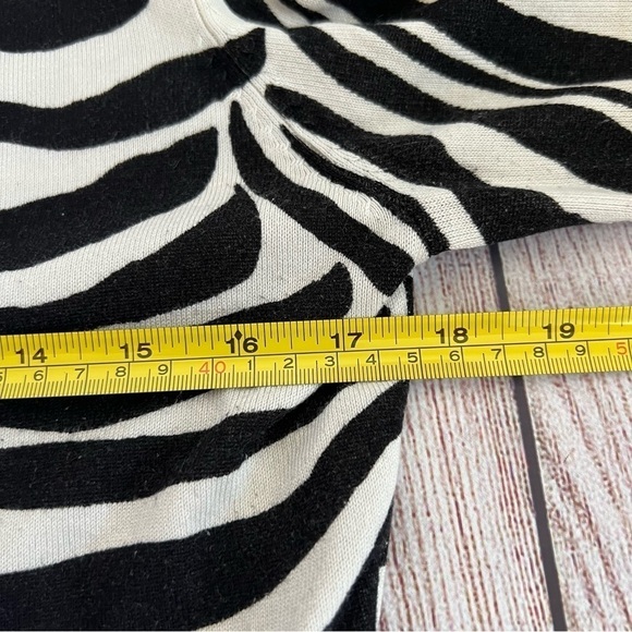 WHBM Zebra Print 3/4 Sleeve Cardigan Medium - Picture 5 of 7